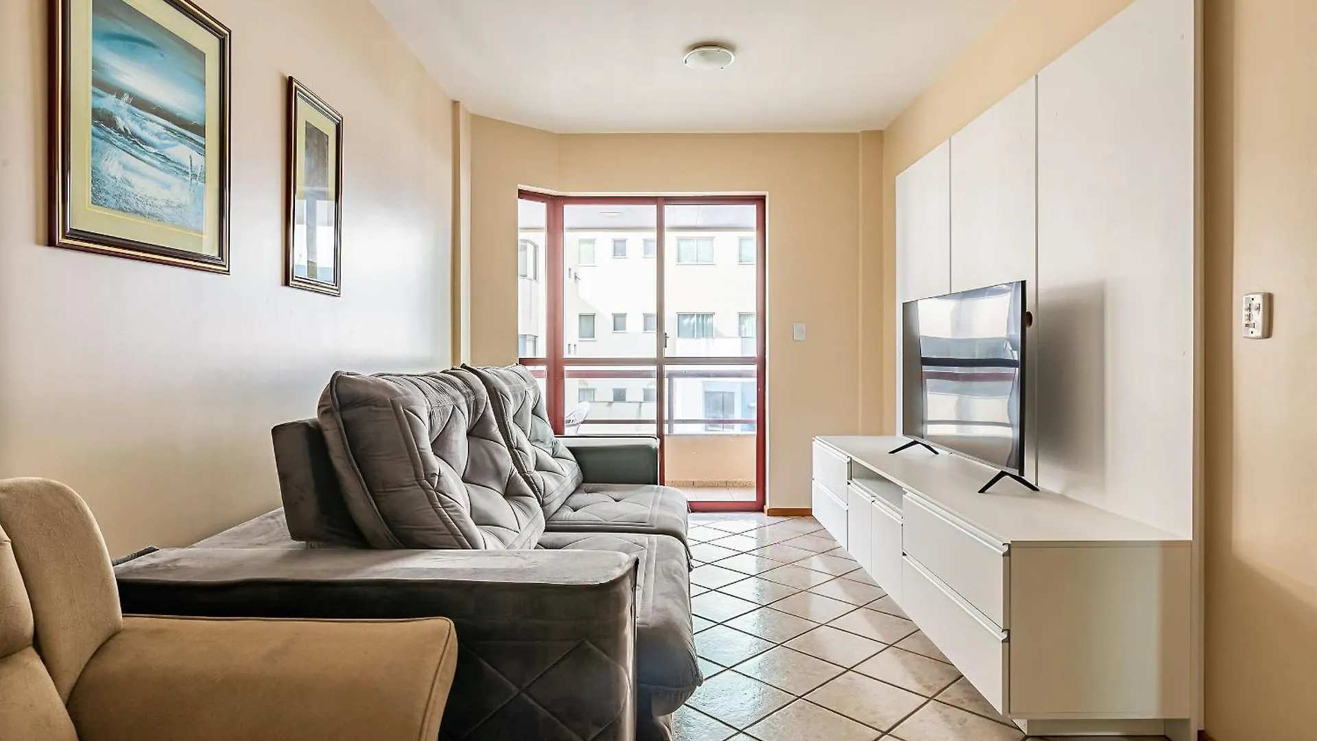 Apartamento Apto pé na areia vista mar em Meia Praia EVB308 Itapema