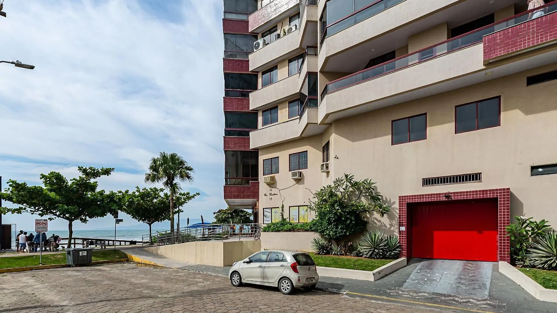 Apto pé na areia vista mar em Meia Praia EVB308 Itapema Brasil